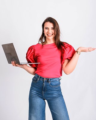 Julia Nowicka pokazuje content plan przygotowany dla klienta